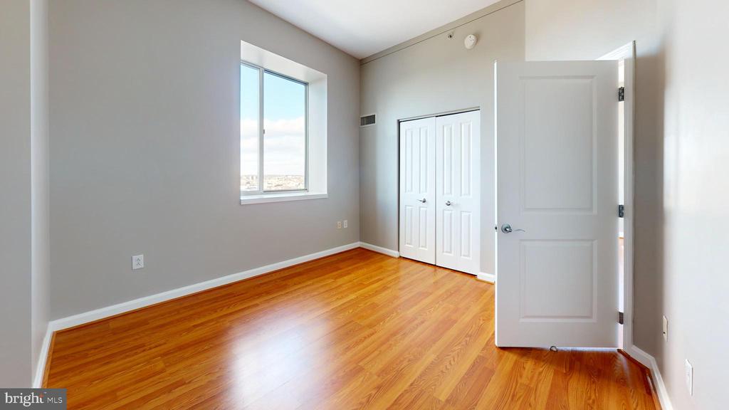 901 N PENN STREET R2404