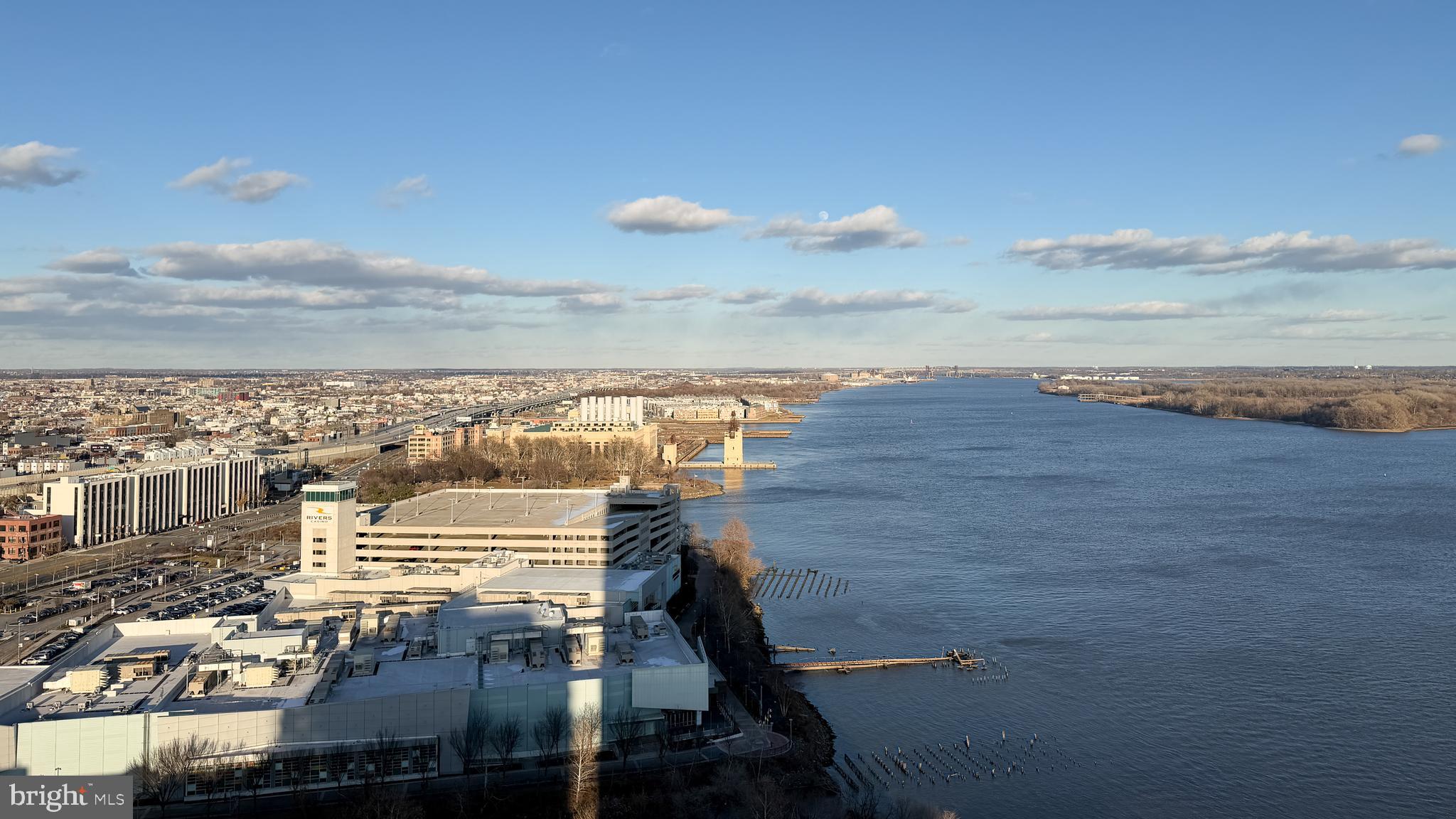 901 N PENN STREET R2404