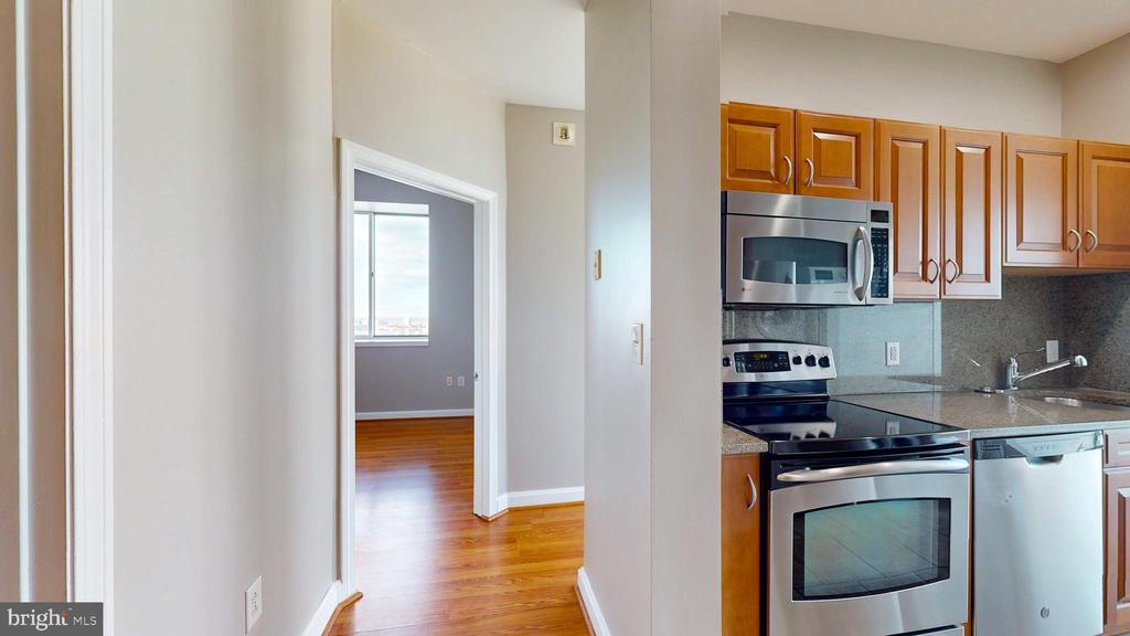 901 N PENN STREET R2404