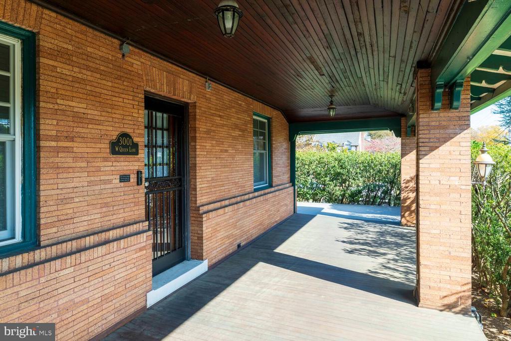 3001 W QUEEN LANE