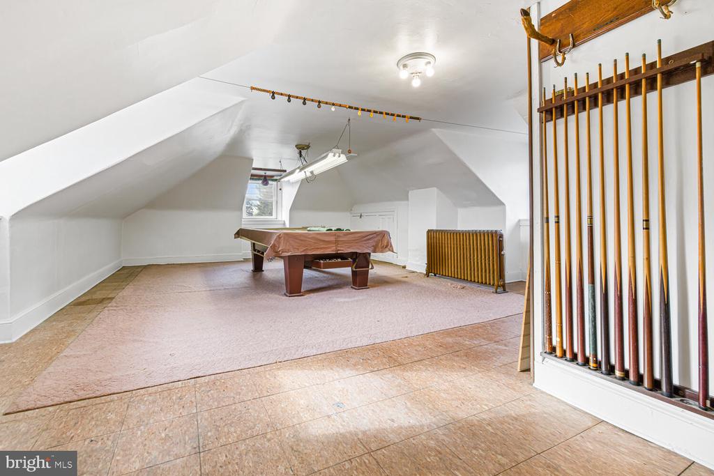 3001 W QUEEN LANE