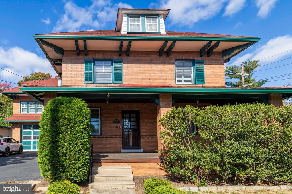 3001 W QUEEN LANE