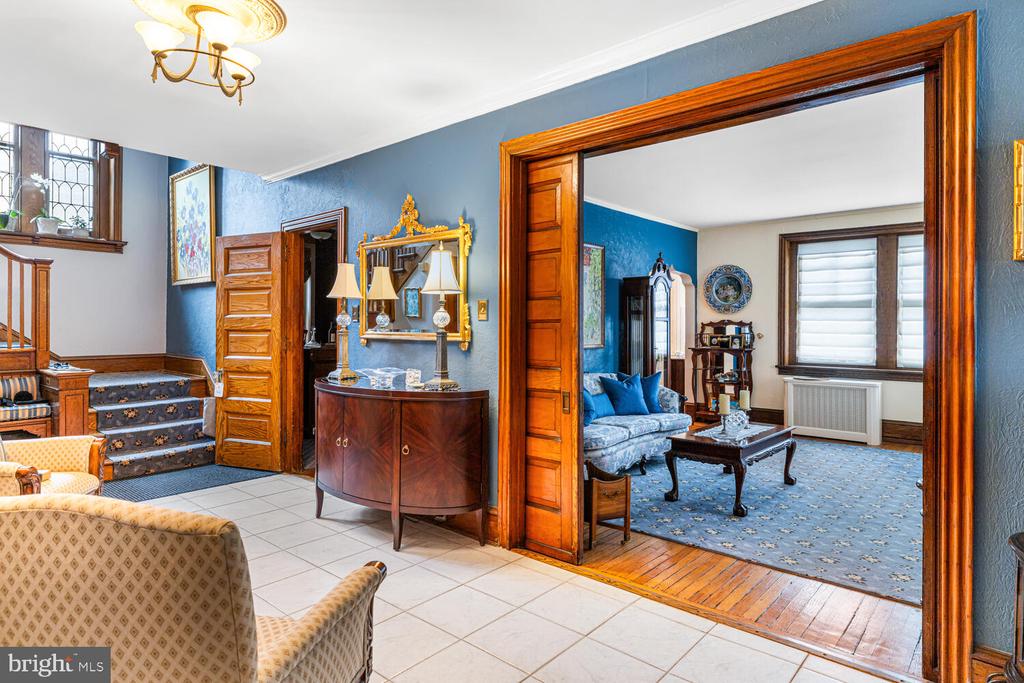 3001 W QUEEN LANE