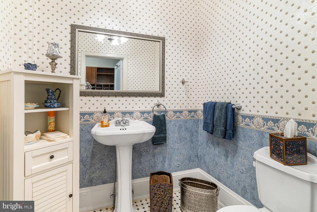 3001 W QUEEN LANE