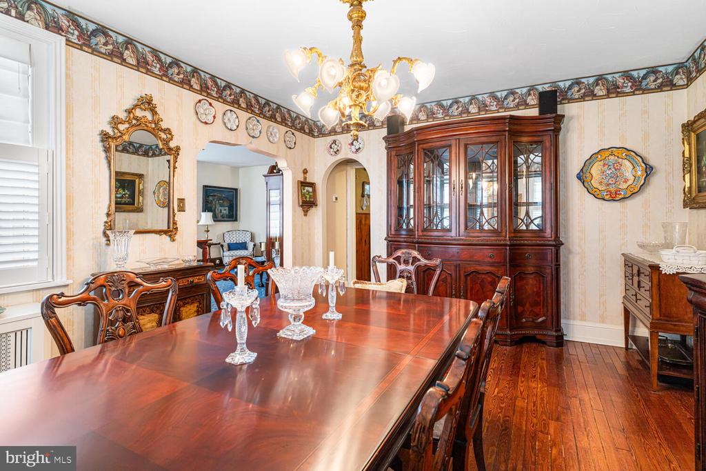 3001 W QUEEN LANE