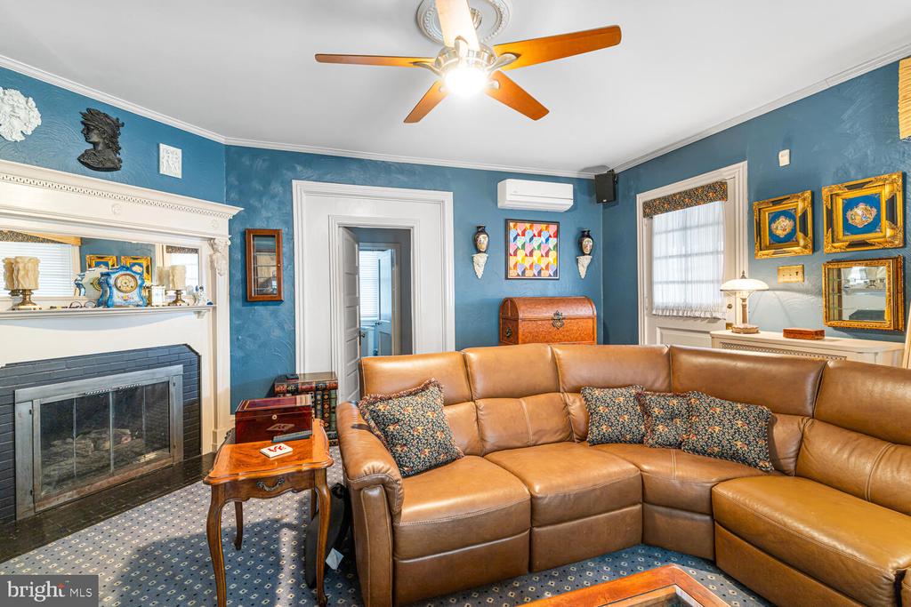 3001 W QUEEN LANE