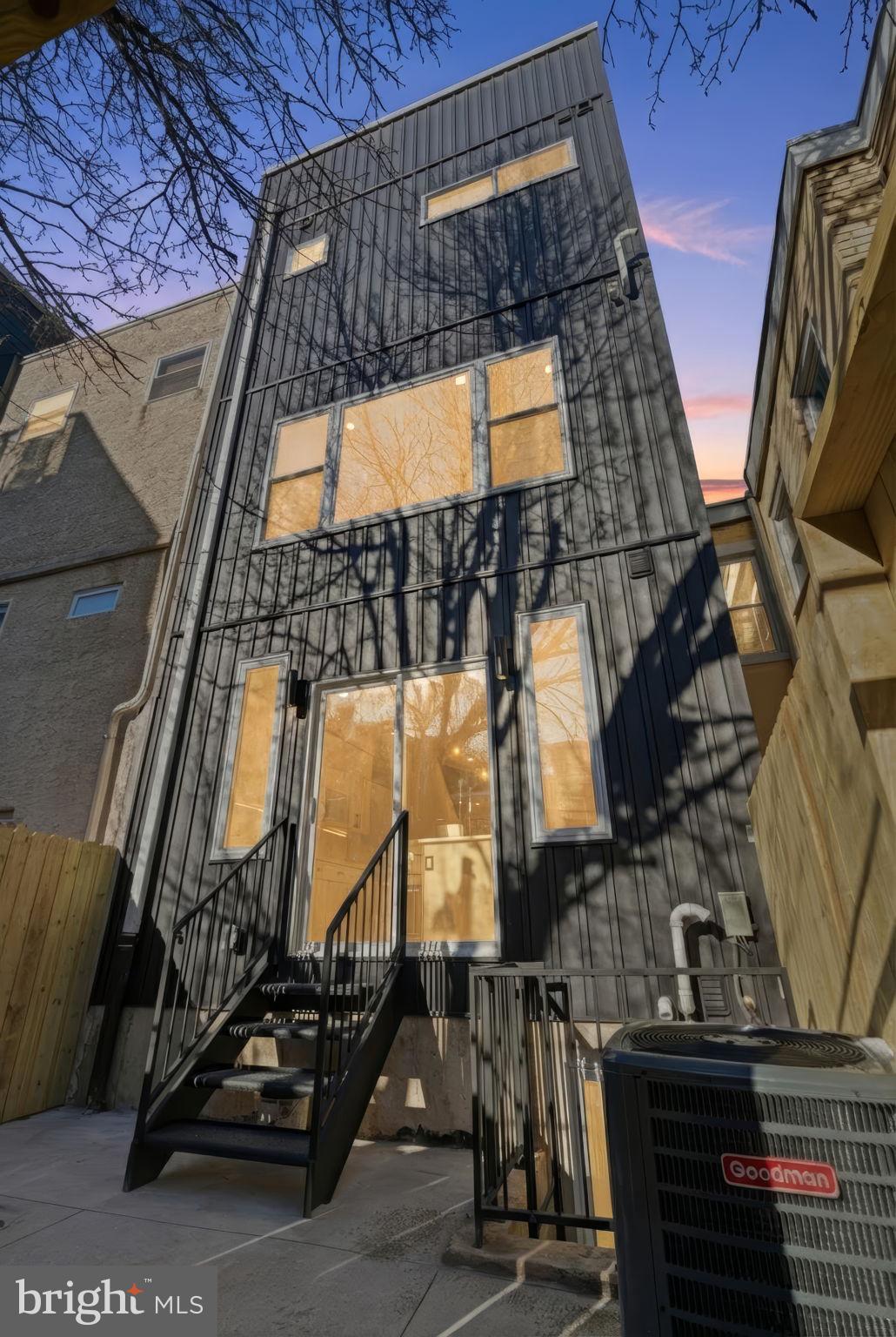 2056 PEMBERTON STREET