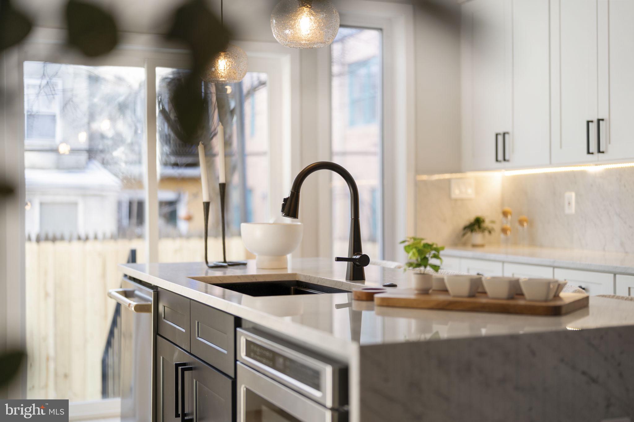 2056 PEMBERTON STREET