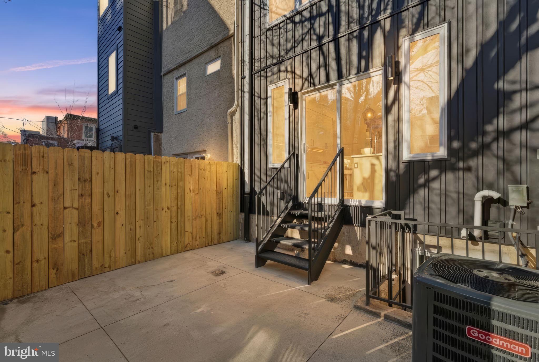 2056 PEMBERTON STREET