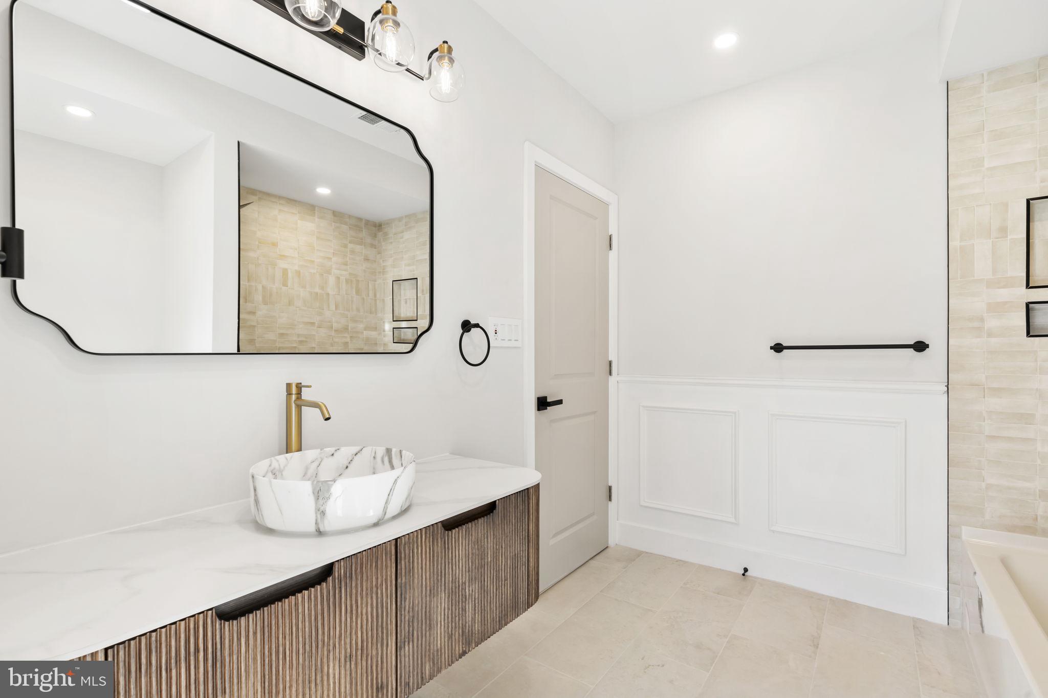 2056 PEMBERTON STREET