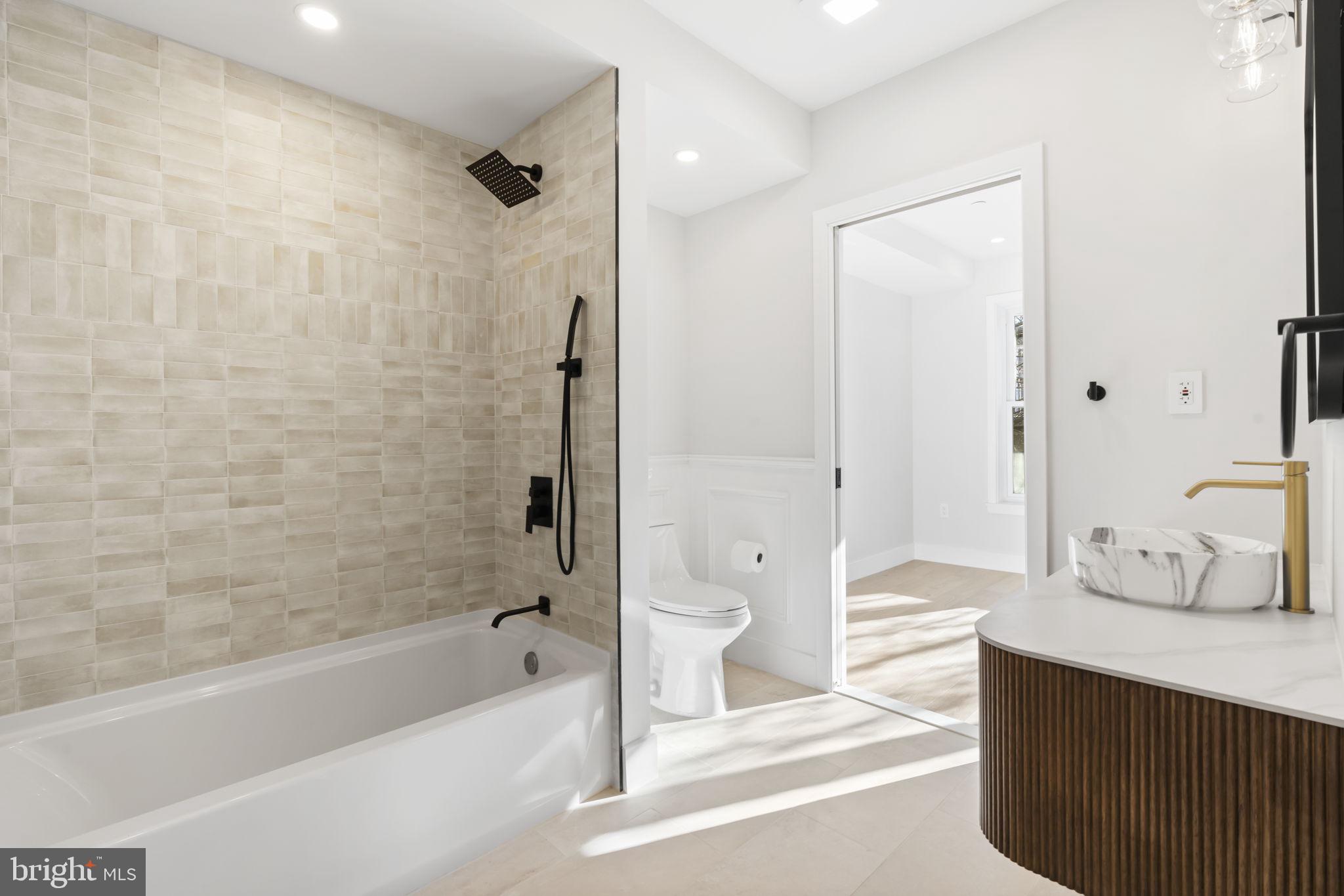 2056 PEMBERTON STREET