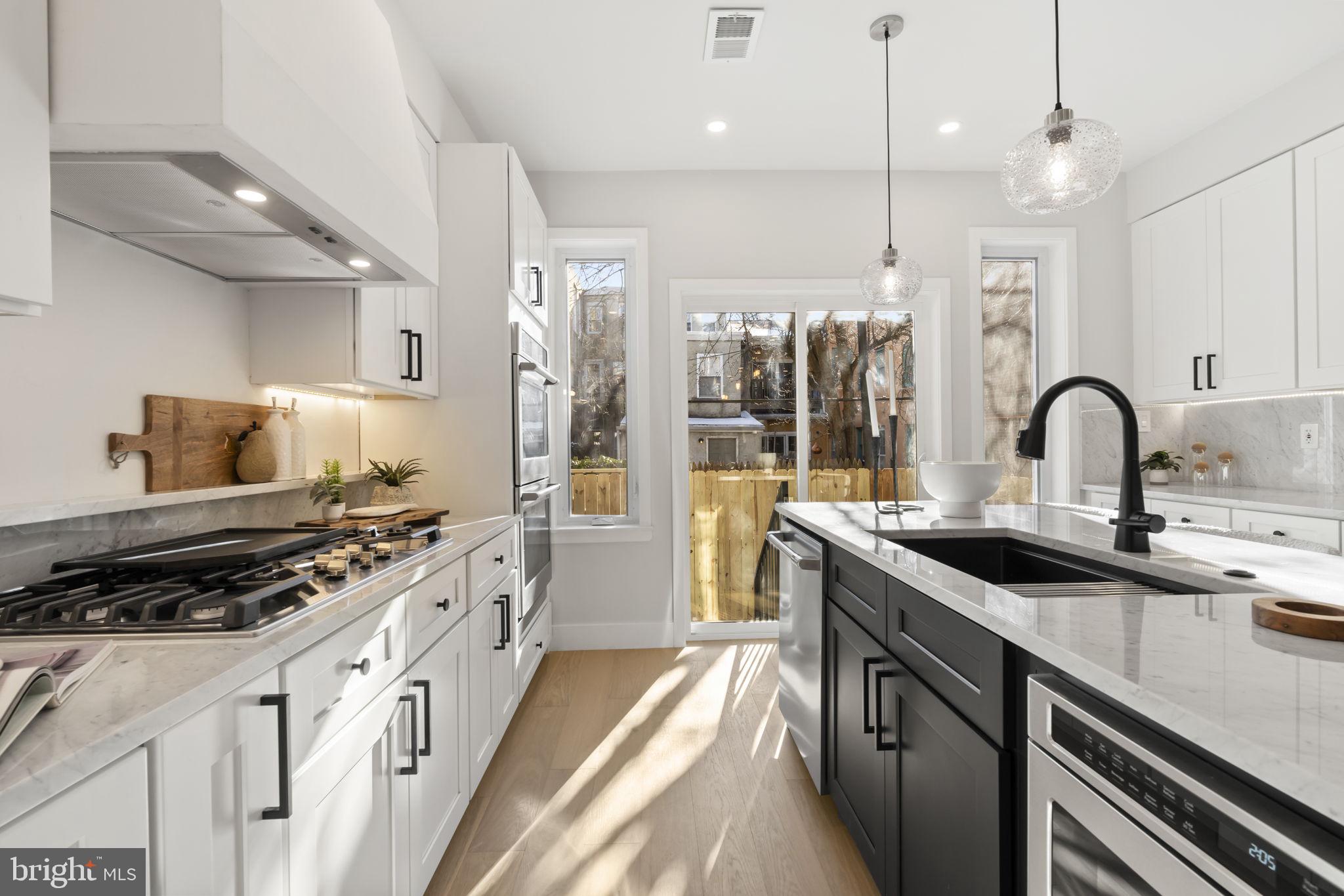 2056 PEMBERTON STREET