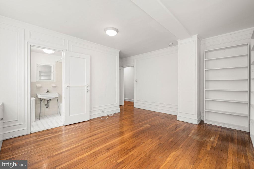 1901 WALNUT STREET Unit: 17F