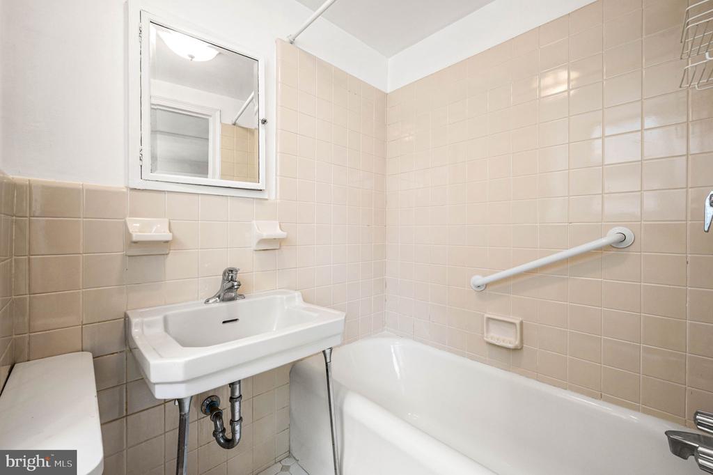 1901 WALNUT STREET Unit: 17F