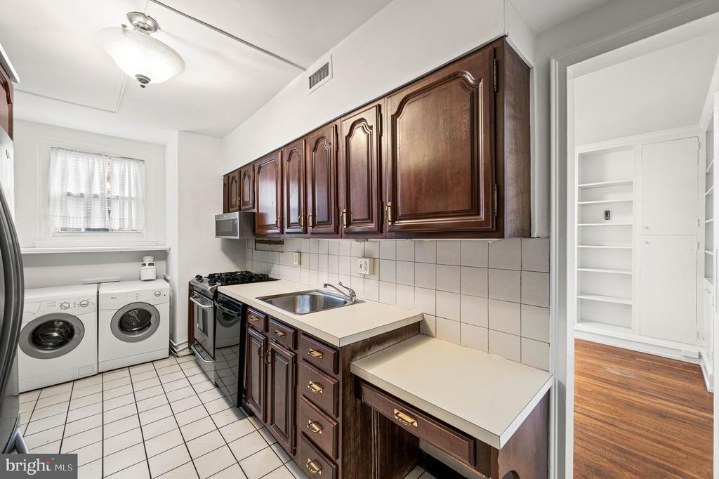 1901 WALNUT STREET Unit: 17F