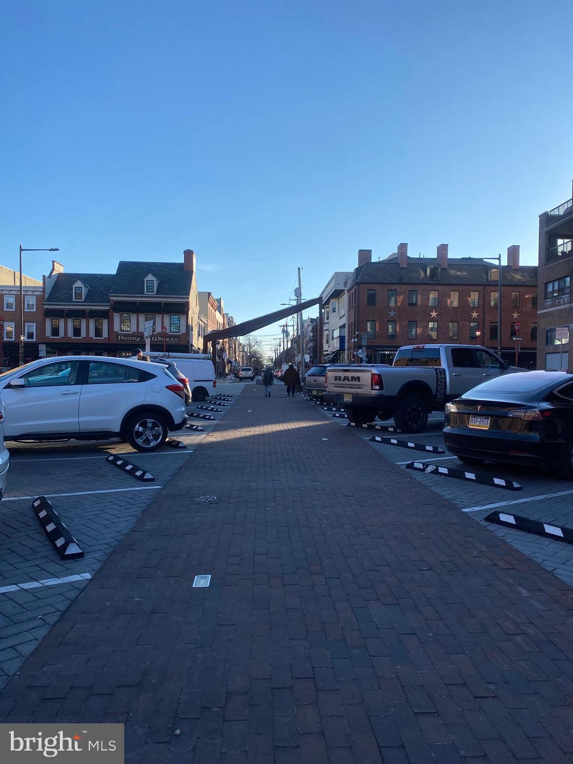 200 LOMBARD STREET 625