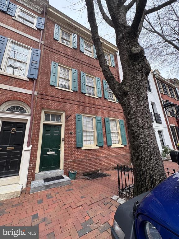 423 SPRUCE STREET