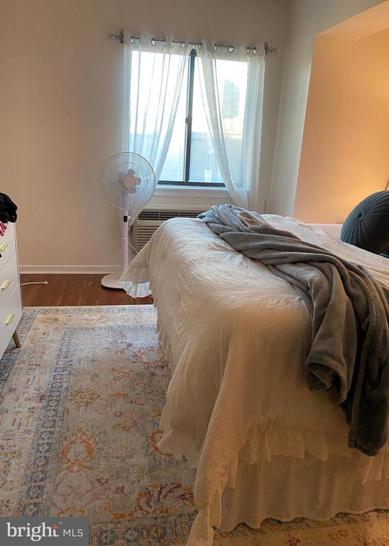 200 LOMBARD STREET 10 633