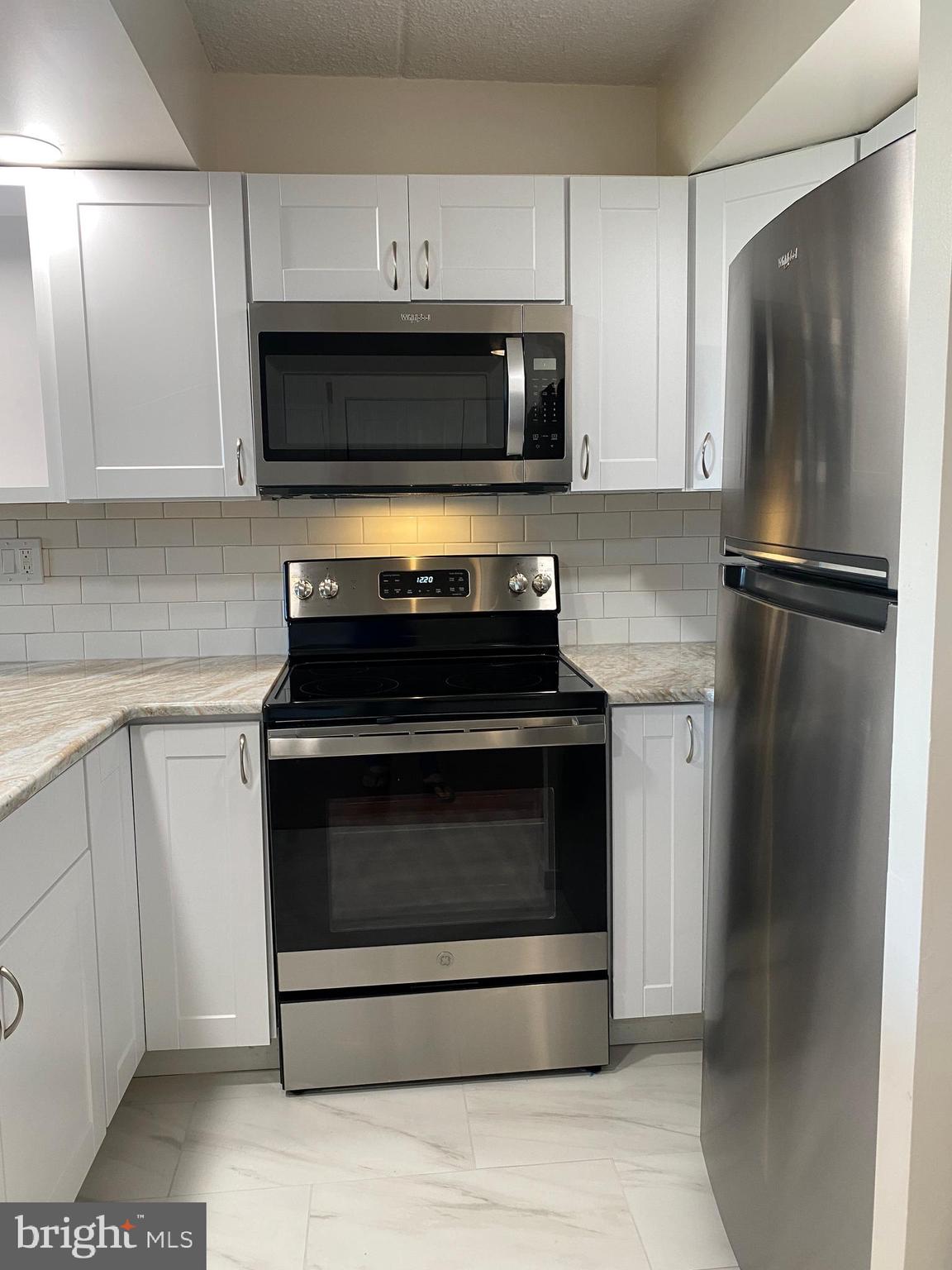 200 LOMBARD STREET 10 633