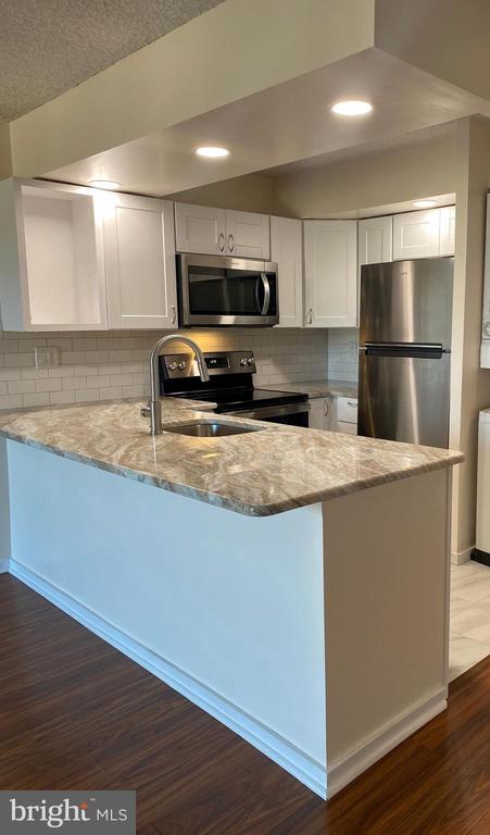200 LOMBARD STREET 10 633