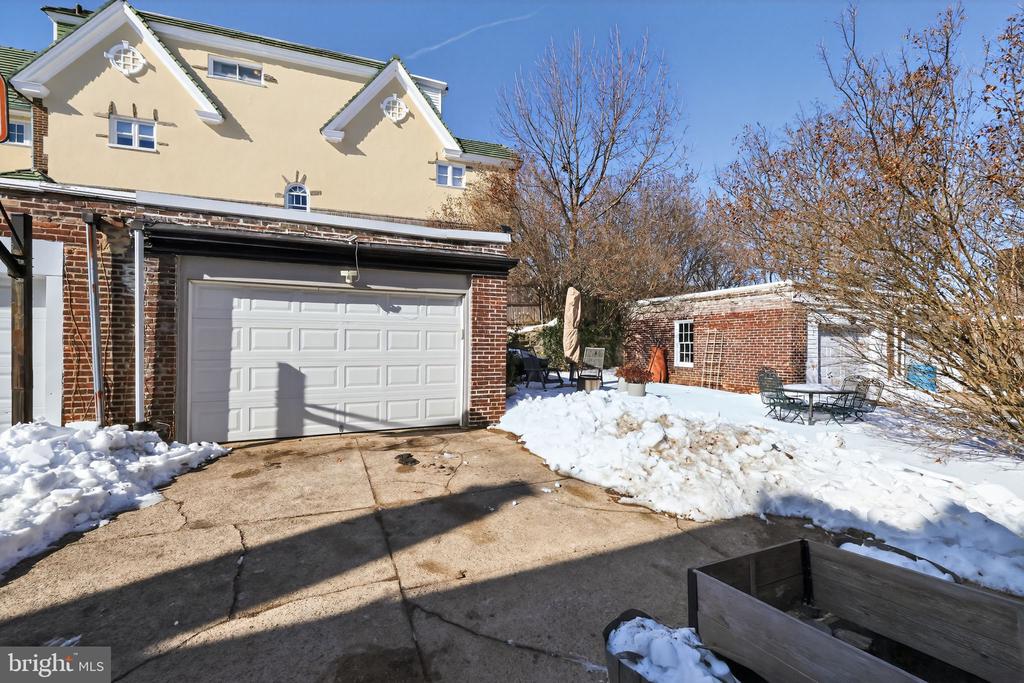 469 W ELLET STREET