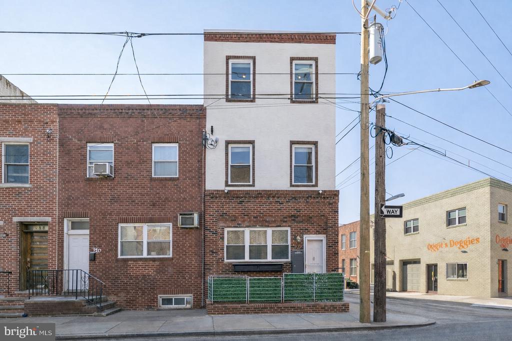 722 DICKINSON STREET