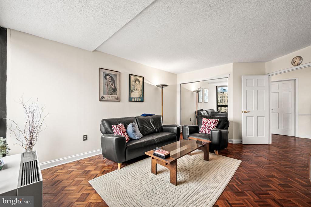 233 S 6TH 1901K