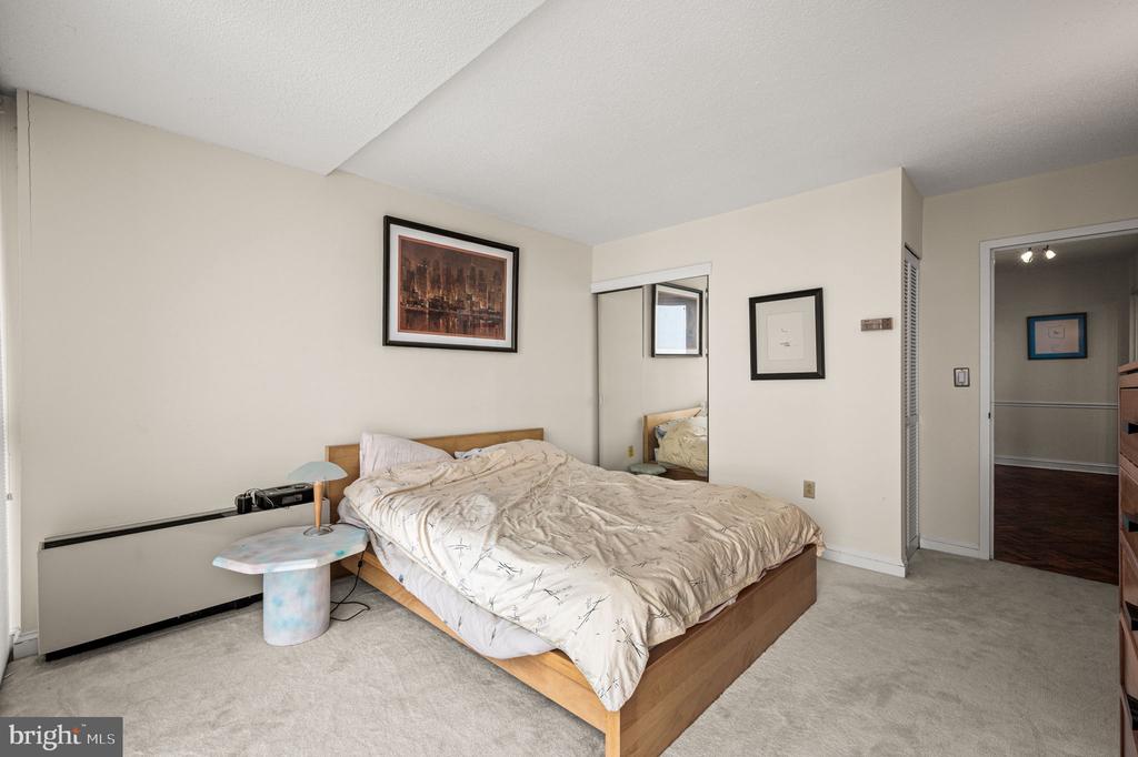 233 S 6TH 1901K