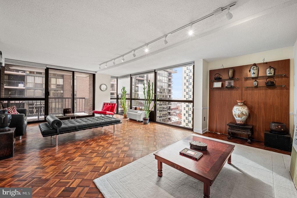 233 S 6TH 1901K
