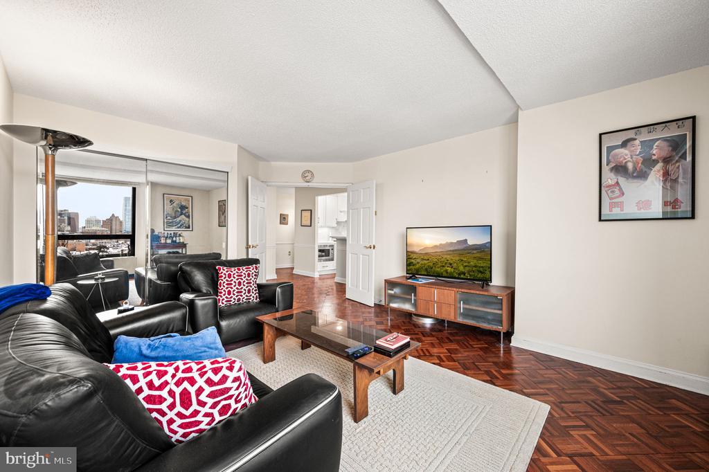 233 S 6TH 1901K