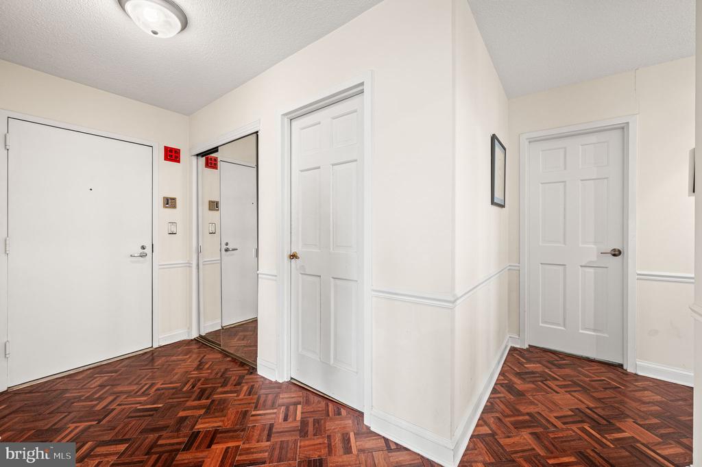 233 S 6TH 1901K