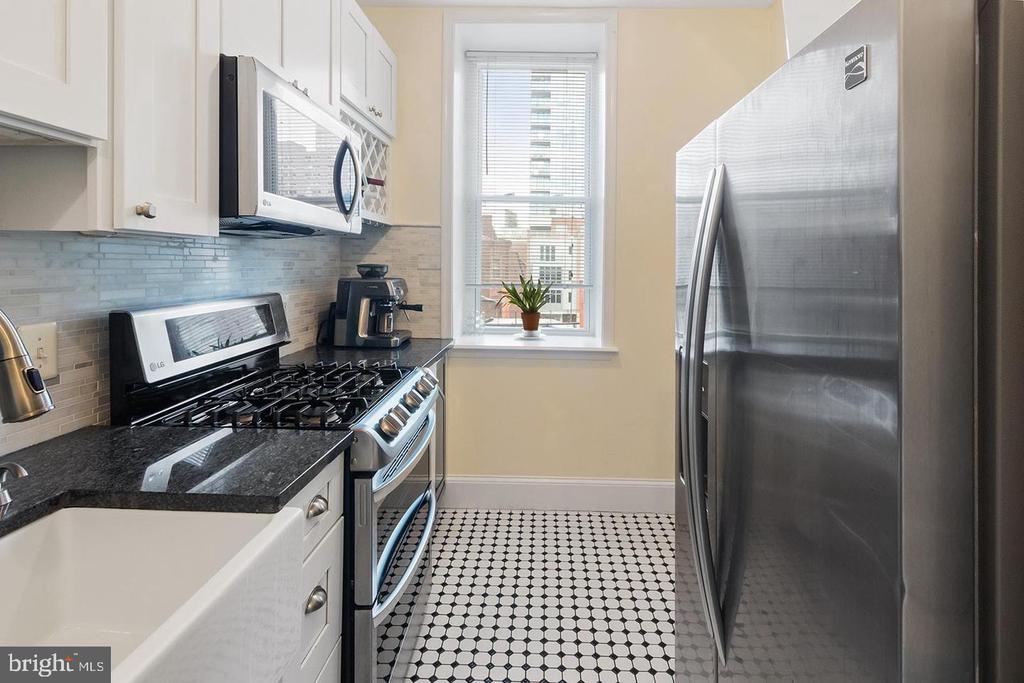 2129 WALNUT STREET 3F