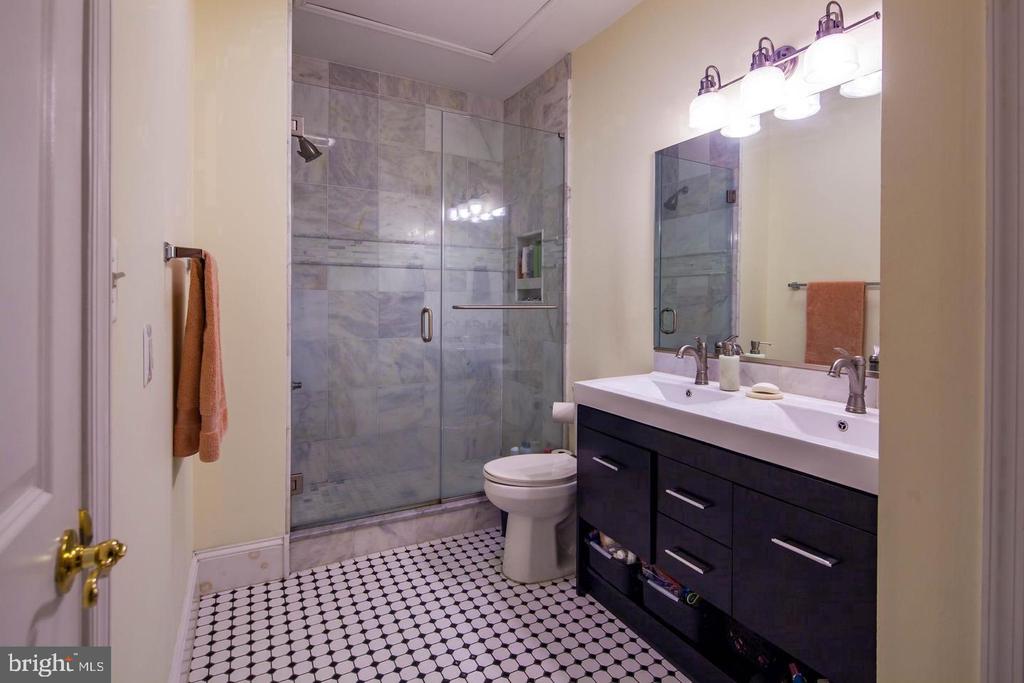 2129 WALNUT STREET 3F