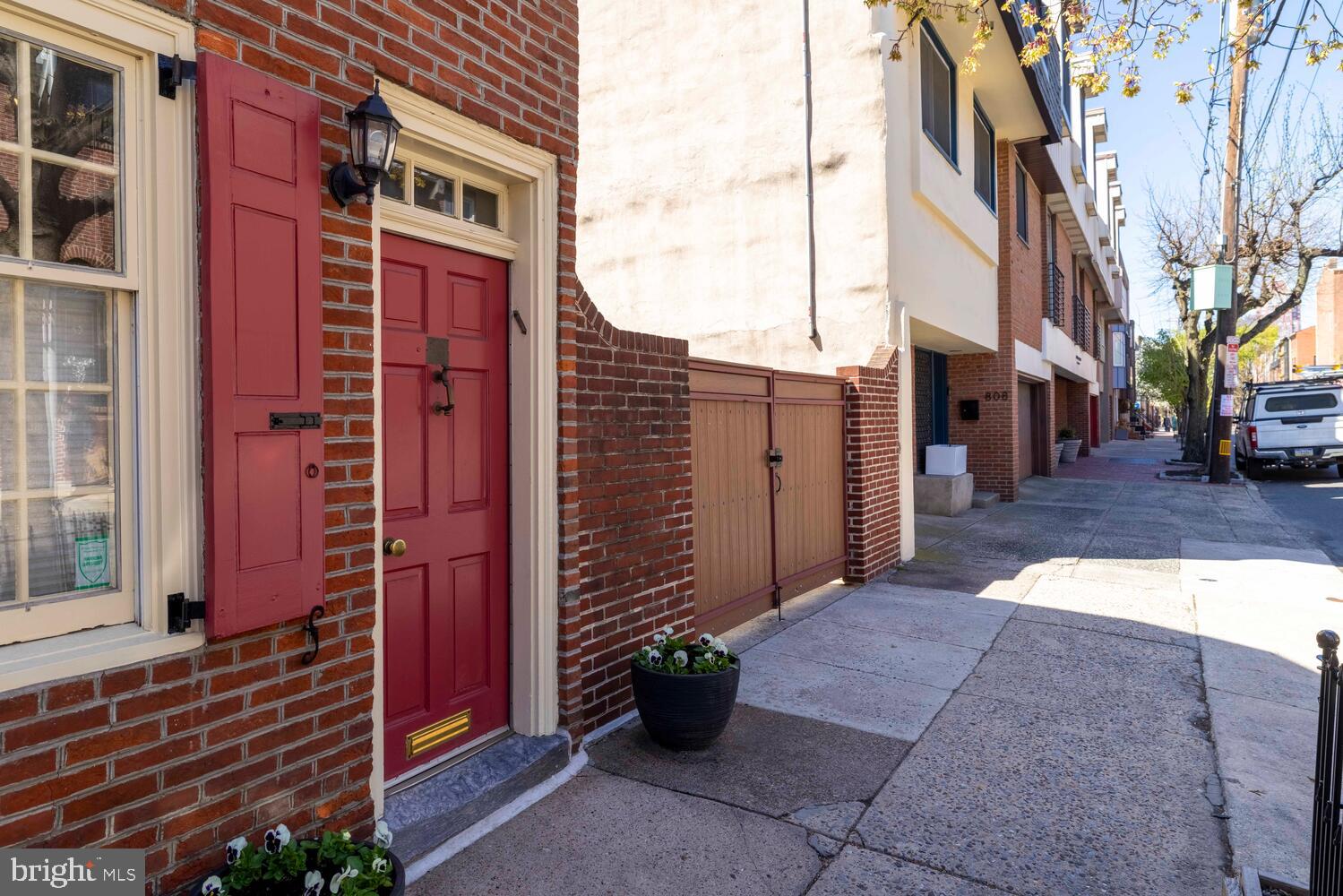 804-6 LOMBARD STREET