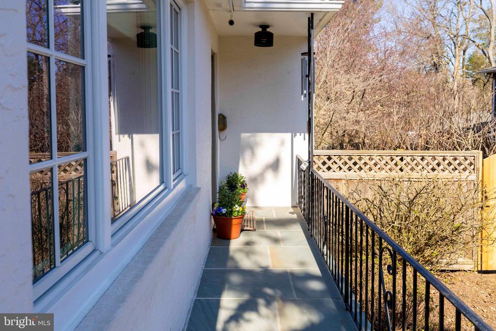 323 E GOWEN AVENUE