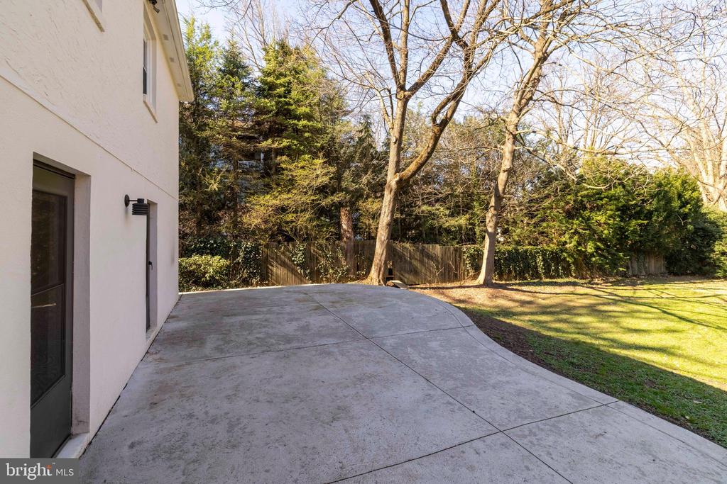 323 E GOWEN AVENUE