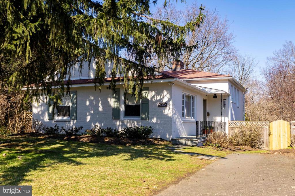 323 E GOWEN AVENUE