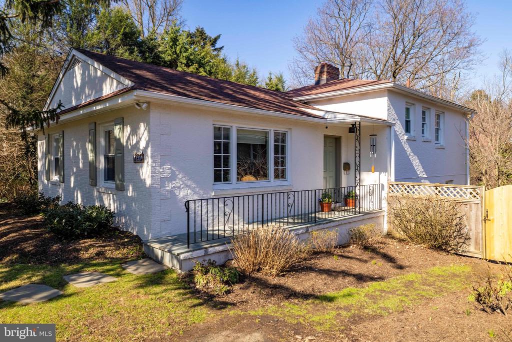 323 E GOWEN AVENUE