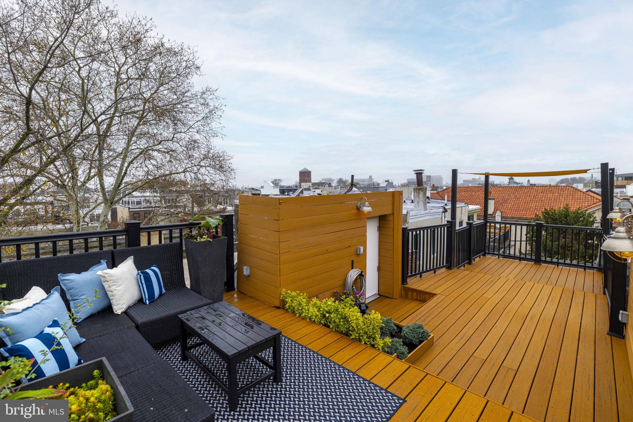 736 S 6TH STREET