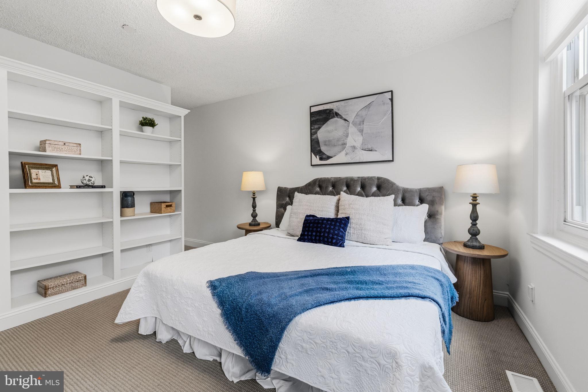 736 S 6TH STREET