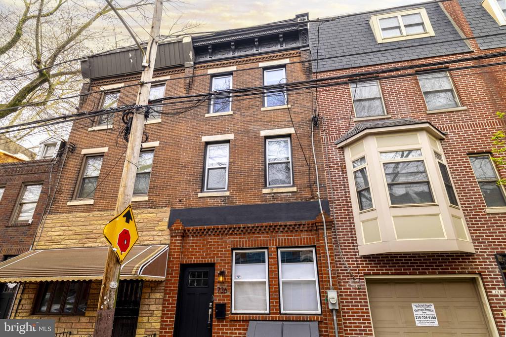 736 S 6TH STREET