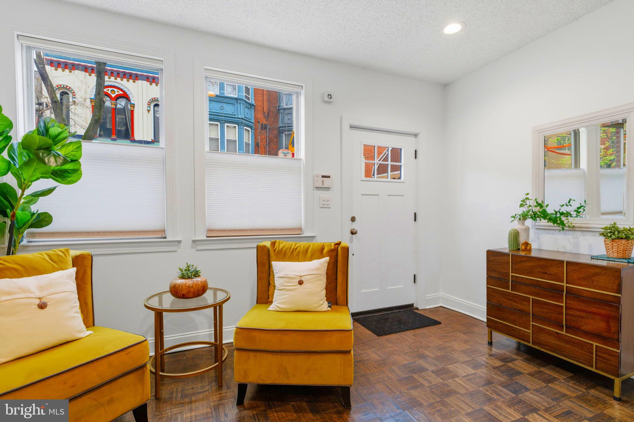 736 S 6TH STREET