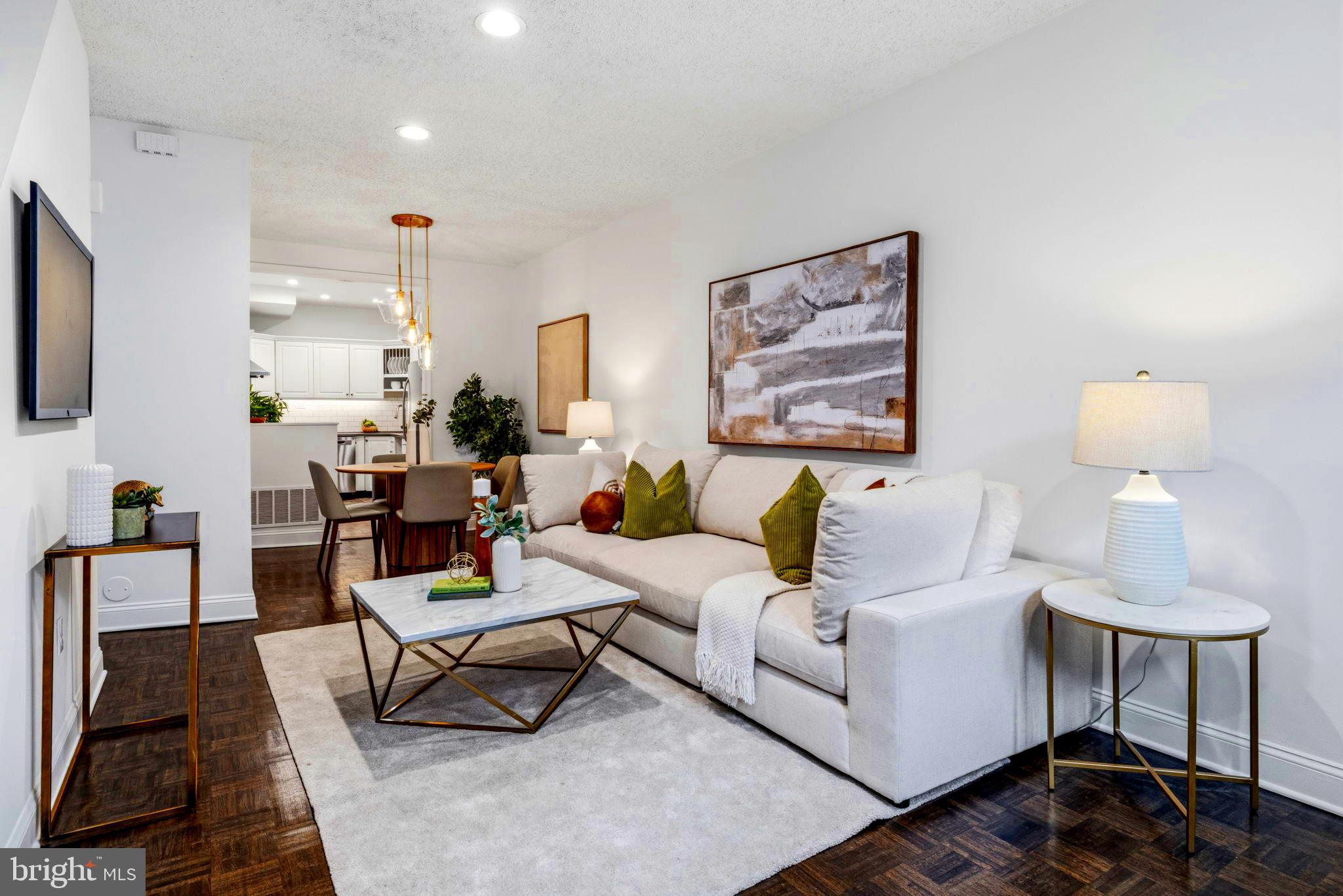 736 S 6TH STREET