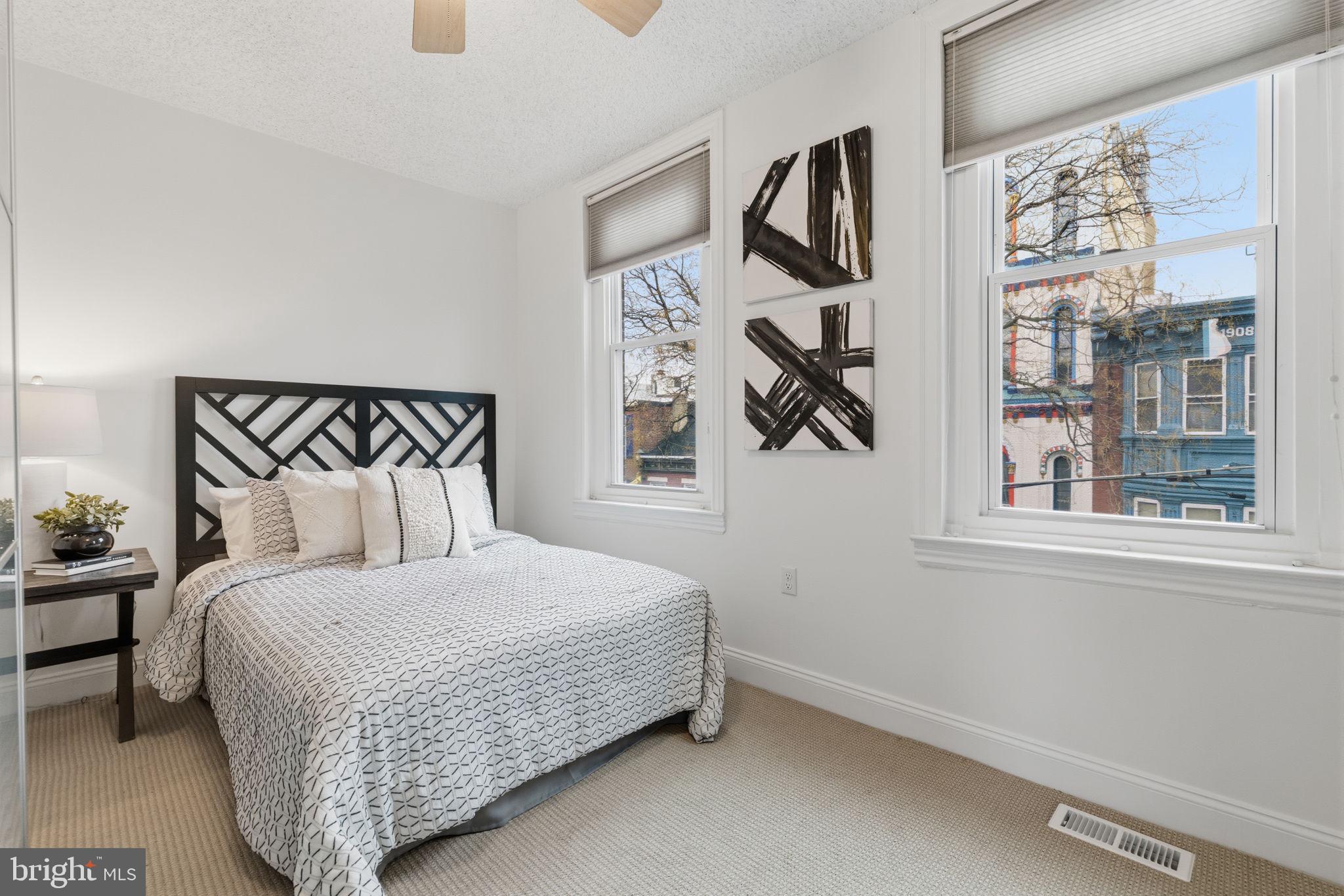 736 S 6TH STREET