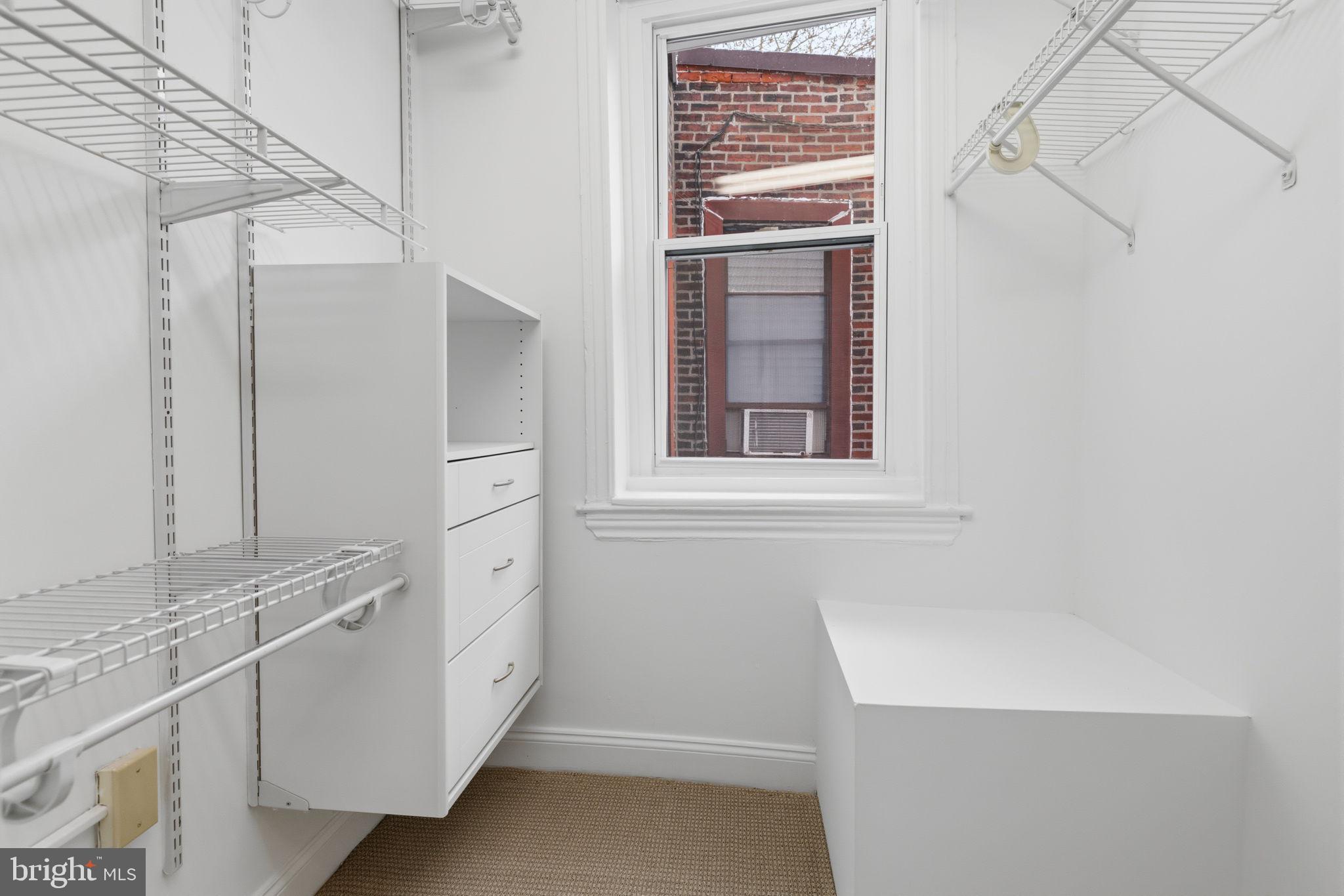 736 S 6TH STREET