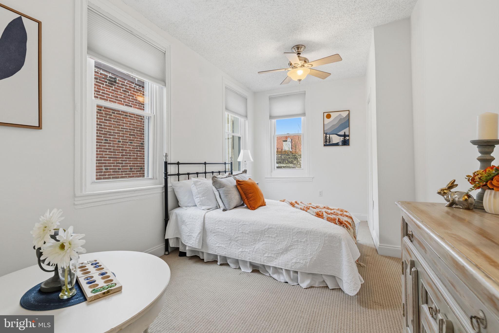 736 S 6TH STREET