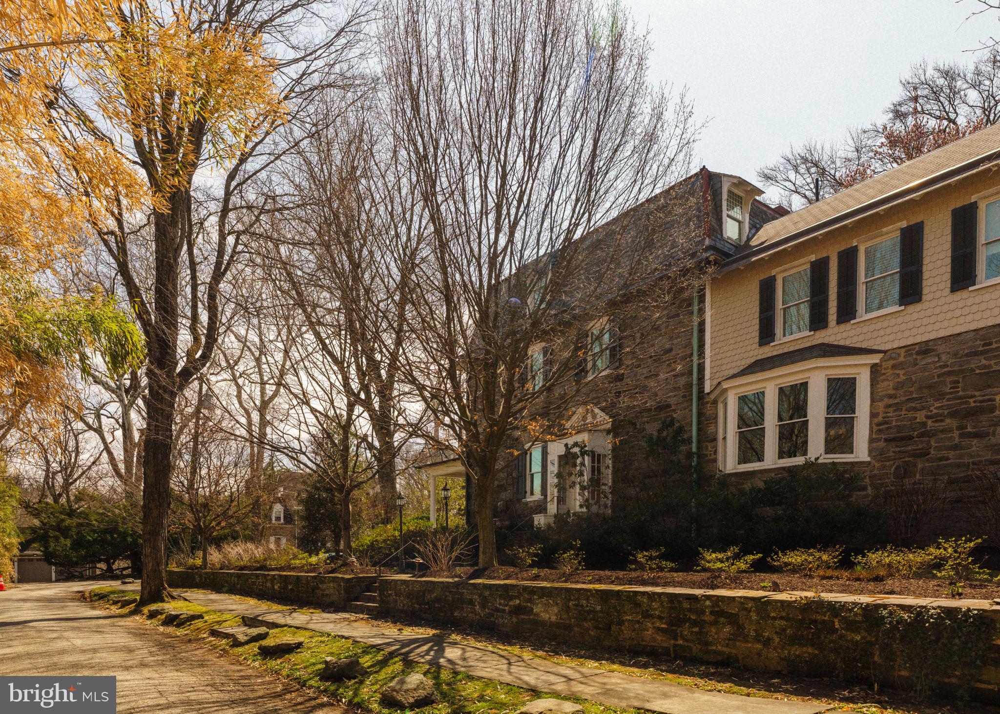 319 W MERMAID LANE