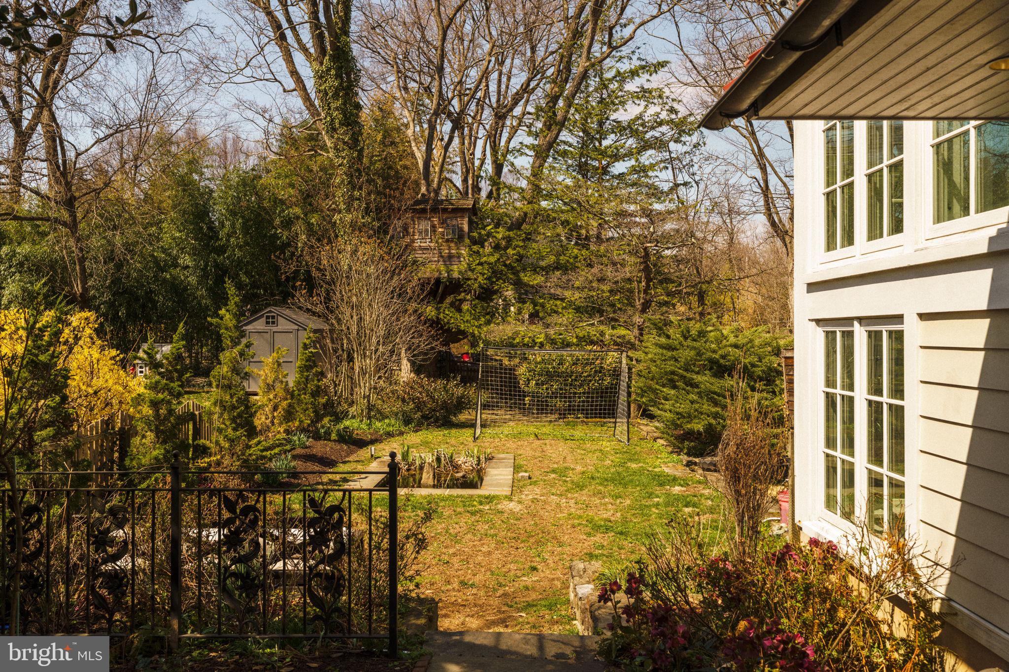 319 W MERMAID LANE
