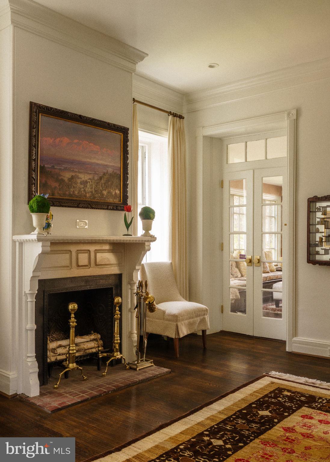 319 W MERMAID LANE