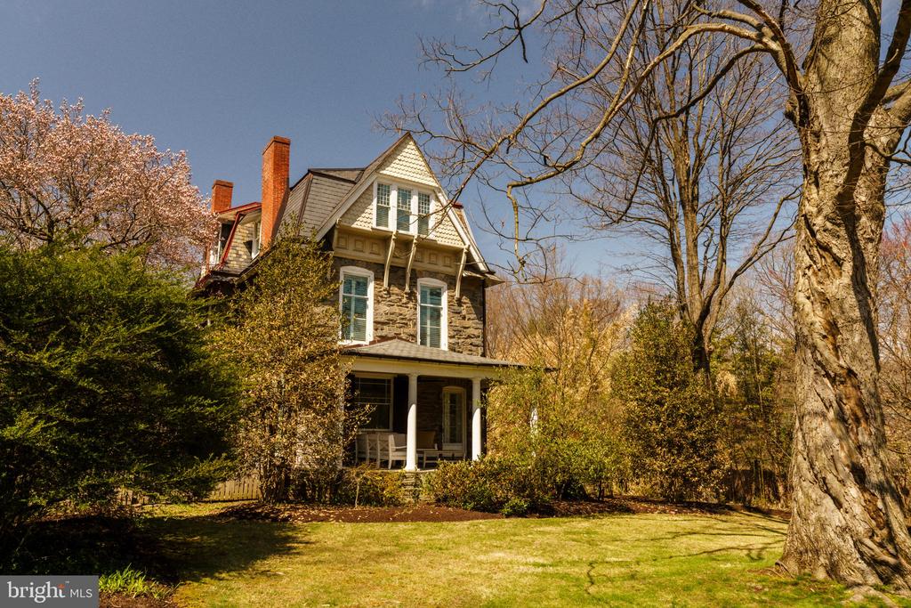 319 W MERMAID LANE